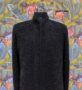 Costume de marié Sherwani Imperial Couture en ivoire, style Royal Arch, avec bordure Heritage Palace et broderie de perles intégrale - Product Image 4