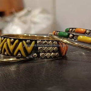 Ensemble de bracelets réglables en laiton doré Essence fabriqués à la main Bijoux de qualité supérieure pour femmes élégantes - Product Image 1