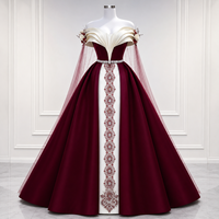 Robe de mariée de luxe en satin, coupe A-line, longueur ras du sol, avec traîne, épaule asymétrique, taille naturelle, broderie artisanale, couleur Bourgogne Royal Ivoire