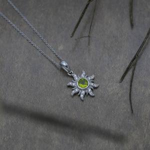 Colgante de Peridoto Natural, Piedra de Nacimiento de Mayo, Oro Sólido de 14K, Joyería de Piedras Preciosas Hecha a Mano, Regalo para Hombres y Mujeres, Grado Premium IGI - Product Image 2