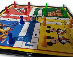 Jeu d'échecs sur le thème des dessins animés avec des personnages colorés et des pièces en plastique pour un jeu familial amusant - Product Image 4
