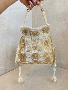 Sac à main décoratif perlé pas cher pour femmes avec broderie complexe, idéal pour les invitées de mariage, les demoiselles d'honneur et les occasions festives - Product Image 1