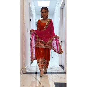 Traje Dhoti Salwar de Seda Chinnon con Bordado y Lentejuelas, Diseño de Última Moda, Ropa India de Alta Demanda a Precio Descontado - Product Image 1