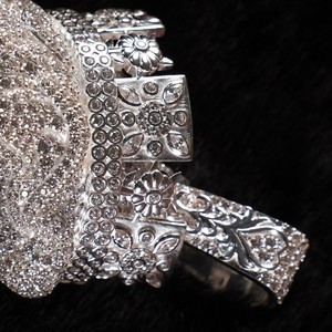 Pendentif Visage Couronne de Reine en Moissanite Iced Out, Argent 925, Breloques Rondes Micro-Pavées - Product Image 3