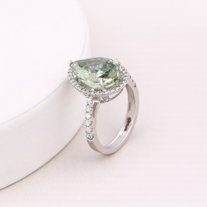 Anillo con Halo de Diamantes Verdes Cultivados en Laboratorio, Corte Pera, con Banda Pavé en Oro Blanco/Rosa/Amarillo de 9K |   Joyería Fina Personalizada - Product Image 3