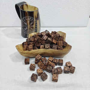 Dés en bois poli de qualité supérieure, vente en gros d'usine, dés de jeu de société avec points, dés de table, dés de jeu de société, dés de jeu en bois - Product Image 3