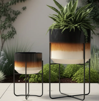 Pot Bunga & Planter Bentuk Bulat dari Besi Metal Gaya Terbaru dengan Stand Hitam, Kualitas Terbaik, Finishing Antik