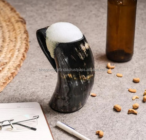 Mug en corne de buffle artisanal, matériau authentique, texture rustique élégante, article décoratif traditionnel unique de qualité supérieure - Product Image 1