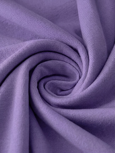 Ensemble pyjama décontracté d'été doux deux pièces pour femme en jersey de coton violet à motif uni, col rond, manches courtes et short à taille élastique - Product Image 5
