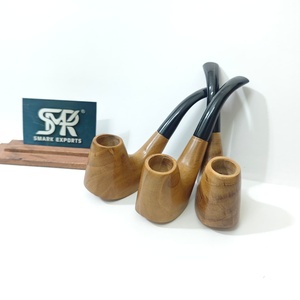Pipa de Madera Rústica Hecha a Mano con Boquilla de Cuerno, Acabado Natural, Accesorio Artesanal con Grabado Personalizado - Product Image 2