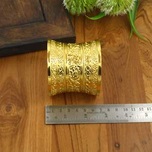 Brazalete Ancho de Latón, Bañado en Oro, Estilo Bohemio con Filigrana Tribal, Brazalete Abierto Ajustable - Product Image 4