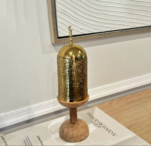 Quemador de incienso de metal dorado de lujo con base de madera, cúpula perforada, soporte de incienso de sobremesa para decoración de hogar, oficina y meditación. - Product Image 1