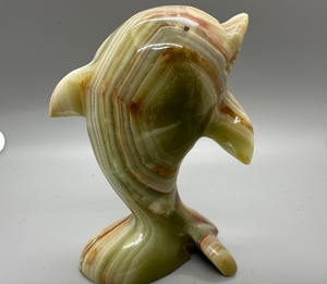 Figurine de dauphin en onyx brun multi-tons gravée à la main, sculpture artisanale élégante en marbre pour la décoration intérieure, thème océan - Product Image 3