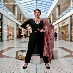 Kurti de viscosa de buena calidad, nueva variedad, con bordados, conjunto con pantalón y dupatta, proveedor de la India a precio mayorista. - Product Image 1