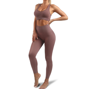 Ensemble de sport 2 pièces pour femme : Legging de yoga taille mi-haute et crop top sans manches – Tenue de sport respirante en Spandex/Nylon, personnalisable - Product Image 1