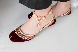 Chaussures plates pour femmes, style Khussa Juti indien pakistanais, en velours floral fait main, semelle extérieure en cuir véritable, à enfiler, collection été 2026 - Product Image 6