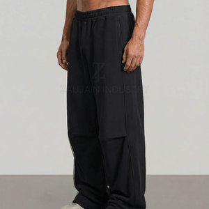 Pantalon de survêtement ample et surdimensionné avec tissu à séchage rapide, taille ajustable et coupe décontractée pour le sport, les voyages et les tenues décontractées - Product Image 3