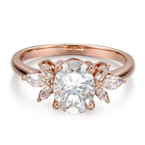 Bague vintage inspirée Marquise Cluster Lab Grown Bijoux de fiançailles élégants avec pierres latérales rondes et marquises - Product Image 1