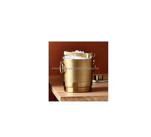 Seau à glace en métal durable avec une poignée robuste pour le transport, idéal pour servir des boissons fraîches lors de mariages, d'événements et de fonctions. - Product Image 2