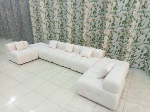 Canapé sectionnel moderne en tissu blanc carré trois places avec dossier et accoudoirs rembourrés pour appartement, hôtel, salon - Product Image 1