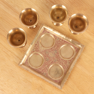 Ensemble de 4 verres à vin en laiton avec plateau de service, gobelets à vin avec finition en laiton décorative, ensemble de vaisselle de luxe pour la table à manger et la maison - Product Image 6