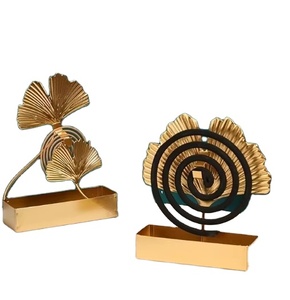 Support de bobine élégant à motifs de feuilles d'or Porte-bobine décoratif en métal Organisateur de maison élégant pour les événements, les hôtels et la cuisine - Product Image 1