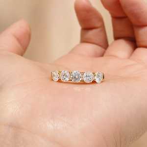 Anillo de Boda con Diamante Cultivado en Laboratorio de Corte Brillante Redondo de 0.50 TCW, Oro Sólido de 10K, 14K, 18K, Joyería Fina, Color E, para Mujer - Product Image 1