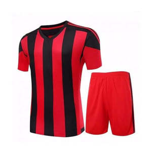 Maillot de football personnalisé à séchage rapide anti-UV pour hommes et enfants, tenue de sport par sublimation, service OEM disponible pour les équipes - Product Image 4