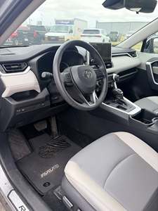 Toyota RAV4 XLE Premium d'occasion 2025 - Product Image 5
