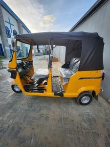 Triciclo Eléctrico Motorizado de Carrocería Abierta para 4 Pasajeros, 36V 1000W, Amarillo con Toldo Azul para Uso de Pasajeros - Product Image 3