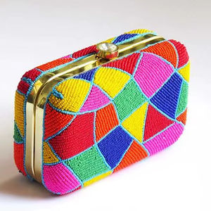 Bolso de mano tipo sobre con patrón abstracto de cuentas multicolor, de moda, para mujer, para fiesta, noche, boda, o como estuche. - Product Image 1