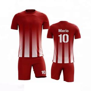 Vente en gros d'uniformes de football Maillot de football personnalisé 100% polyester Maillot de football à séchage rapide Ensemble d'uniformes de football pour hommes - Product Image 3