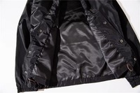 Veste bomber noire pour homme, coupe classique, finition brillante, fermeture à boutons-pression, entièrement doublée, coupe-vent, ourlet à cordon, style streetwear