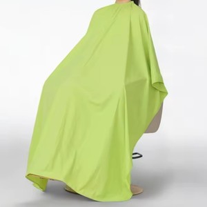 Bata de Barbero Impermeable de Poliéster Verde Pastel con Detección de Agujas y Fusión sin Costuras Unisex - Product Image 1