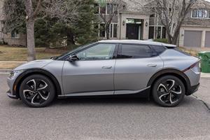 K-i-a E-V-6 GT-L-i-n-e A-W-D 2022 - Product Image 5