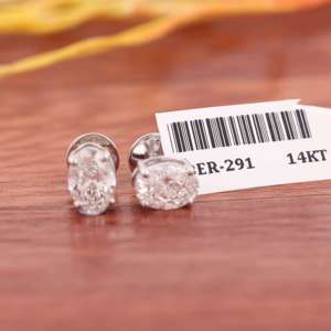 Pendientes de Diamantes Cultivados en Laboratorio con Corte Ovalado de 2.20 CT en Oro de 14K |   Joyería Fina de Lujo |   Pendientes de Diamantes con Cierre de Rosca para Mujer - Product Image 2