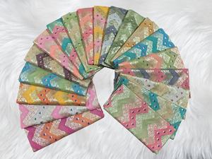 Tela Brocada Banarasi Jacquard Orgánica de Lujo, Tejida a Mano, con Impresión Intrincada y Trabajo Zari, 100% Seda, Ecológica, para Vestidos Medios - Product Image 5