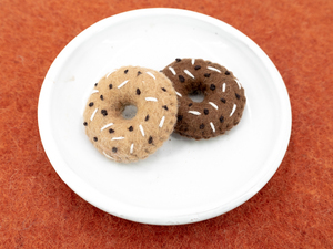 Donut de Fieltro Cosido con Chispas, Juguete de Comida de Imitación Hecho a Mano, Decoración para Fiestas Infantiles, Donuts de Colores Personalizados, Venta al Por Mayor - Product Image 6