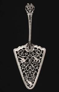 Juego de Servidores de Pastel de Boda Reales con Bandeja de Mármol y Cuchillas de Acero Inoxidable con Acabado Espejo - Elegante Exhibición Dorada para Novios - Product Image 2