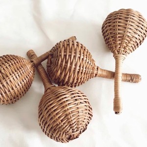 Venta al por mayor ratán mimbre bebé mordedor música mano sonajero para guardería infantil dientes naturales sonajeros - Product Image 2
