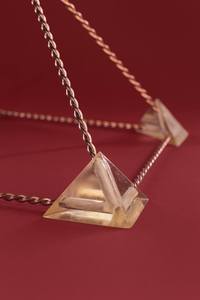 Pyramide Vastu en Cuivre pour l'Équilibrage Énergétique, l'Amélioration de la Méditation, le Bien-être Spirituel et la Décoration Positive de Bureau - Product Image 3