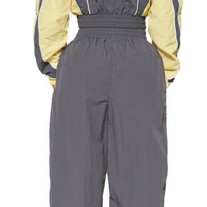 ชุดวอร์มครอปสีสันตัดกันสำหรับผู้หญิง สไตล์สปอร์ตสตรีทแวร์ เสื้อแจ็คเก็ตน้ำหนักเบาพร้อมเชือกผูกเอว ขายส่งแบบ OEM - Product Image 2