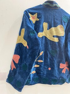 Chaqueta Corta de Terciopelo Azul Rey Hecha a Mano para Mujer, Abrigo de Invierno Vintage con Bordado Artesanal Indio y Abertura Frontal - Product Image 5