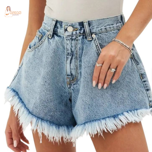 Shorts pour femmes coupe ample, ourlet effiloché, style boyfriend, décontracté d'été, en tissu de coton délavé - Product Image 1