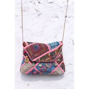Pochette vintage en coton brodée à la main de Jaipur, style Banjara, décontractée et tendance, avec fermeture ouverte, chaînes, patchwork et travail de miroirs, à prix avantageux - Product Image 1