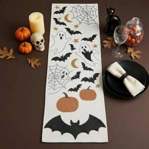 Chemin de table personnalisé, fait main, luxueux, brodé de fleurs, écologique, léger, durable, réglable, Glam Mat pour table à manger - Product Image 1
