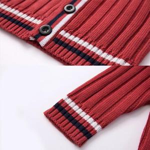 Cárdigan transpirable y sofisticado con cuello en V para hombre, suéter de punto a rayas estilo universitario con botones, ropa de otoño e invierno - Product Image 4