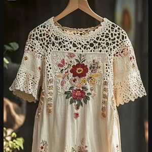 Vestido bohemio de algodón color marfil con intrincados bordados florales y encaje de ganchillo hecho a mano, vestido tipo túnica con corte en A para mujer. - Product Image 1