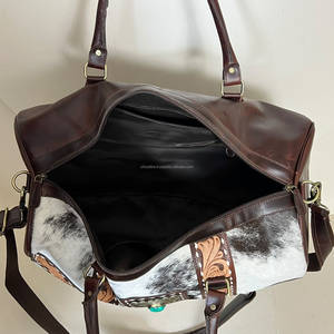 Nouveaux arrivages : sacs de voyage en cuir de vachette véritable, faits à la main, élégants, avec détails floraux et conchos turquoise. - Product Image 5