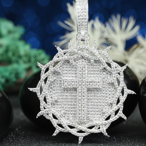 Colgante de Cruz de Plata de Ley 925 con Baño de Rodio y Diamantes de Moissanita, Joyería Hip Hop Iced Out, Colgante Cristiano Personalizado - Product Image 1